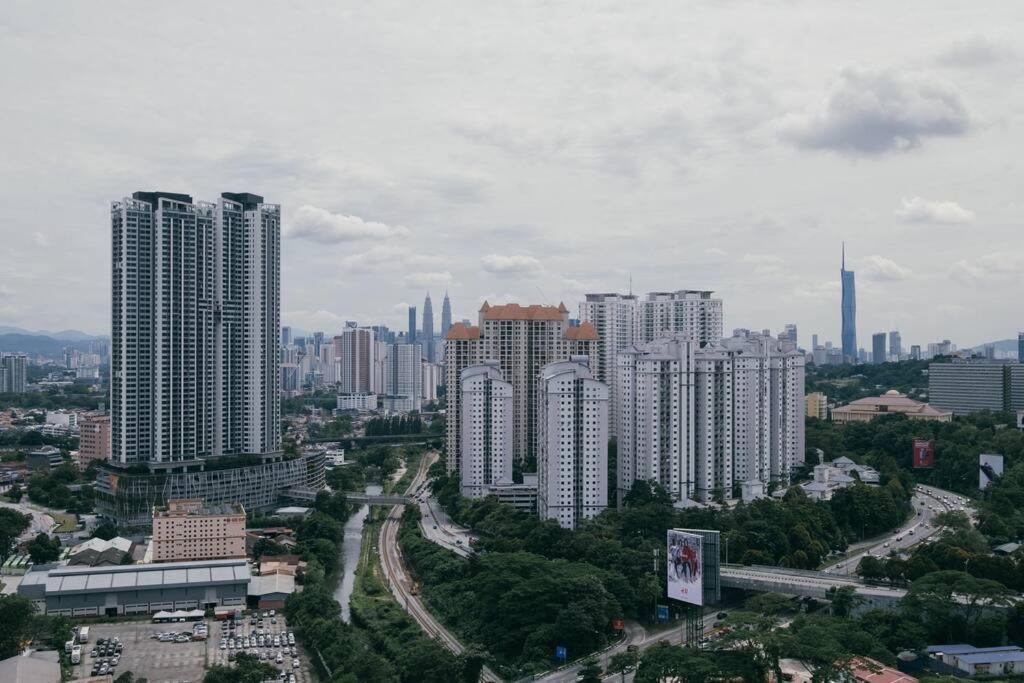 Pangsapuri Savio Riana Dutamas Near Mitec Kuala Lumpur